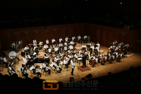 하성호 지휘자는 지난 1988년 서울팝스오케스트라를 창단한 이후 3300회의 연주회를 개최했다. 하 지휘자는 세계에서 가장 연주회를 많이 갖는 사람으로 인정돼 지난 2000년 기네스북에 등재됐다.