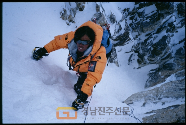 한국도로공사 산악팀 팀장으로 근무하던 2002년, 박 대장은 에베레스트에 첫 한국 이름 루트인 ‘코리안 하이웨이’를 개척했다. 개척 당시 그는 ‘국가대표’라는 마음으로 임했다고 한다.