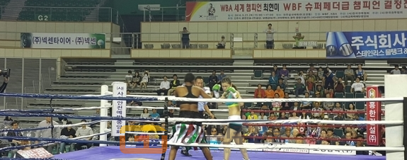 진주에서 2016년 개최된 WBA 여자 세계챔피언 결정전에 참가한 상록복싱체육관 소속 최현미 선수 경기 모습.
